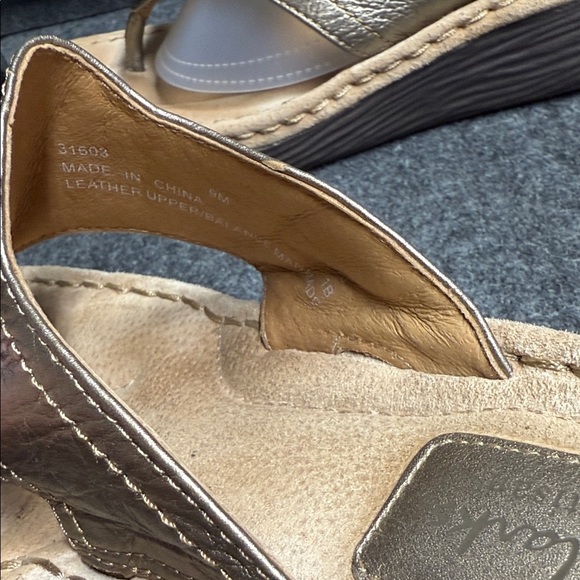 Clarks Metallic Flower Sandals - Picture 8 of 8